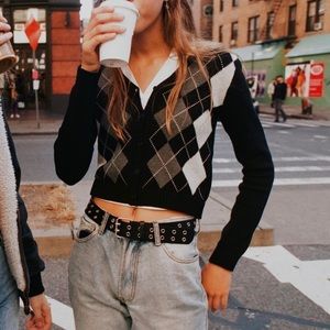 BRANDY MELVILLE ELIZABETH SWEATER || discontinued!!!